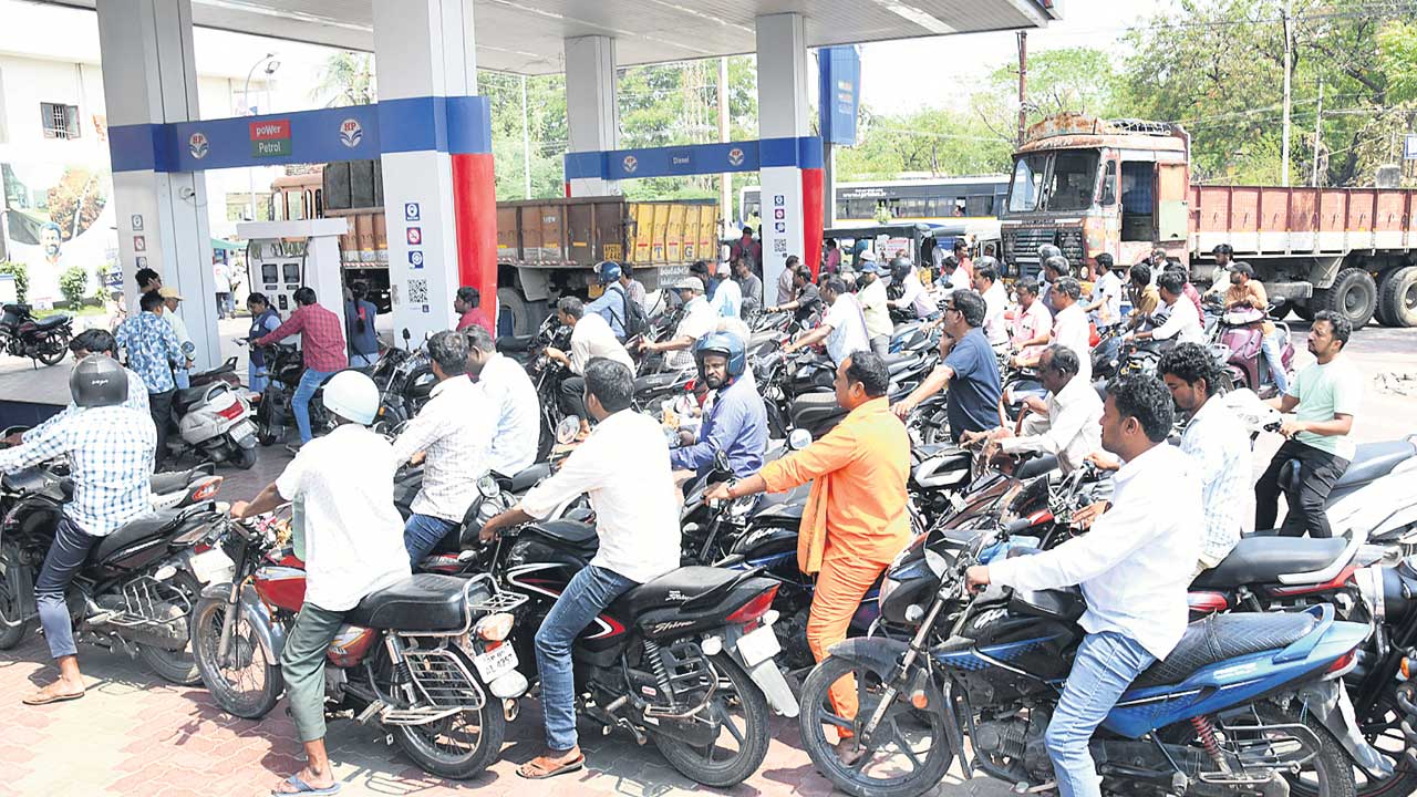 పెట్రోల్‌ నో స్టాక్‌!