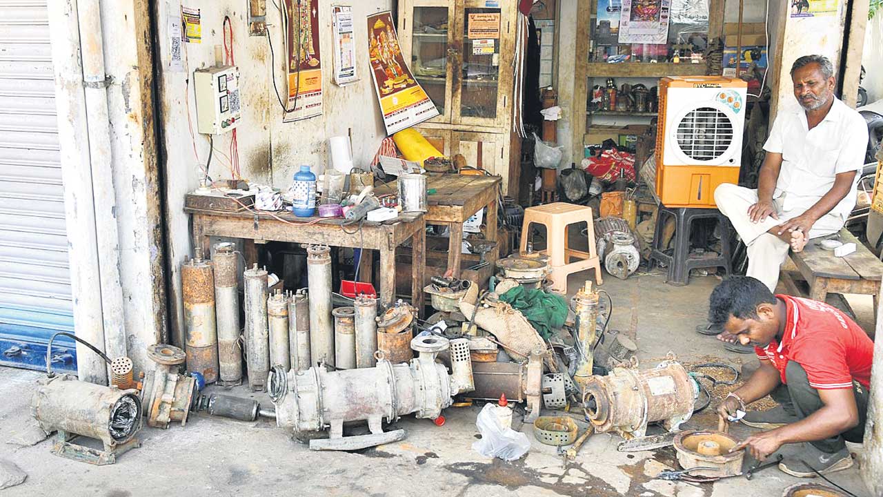 నాడు 24 గంటలు నేడు కోతలు