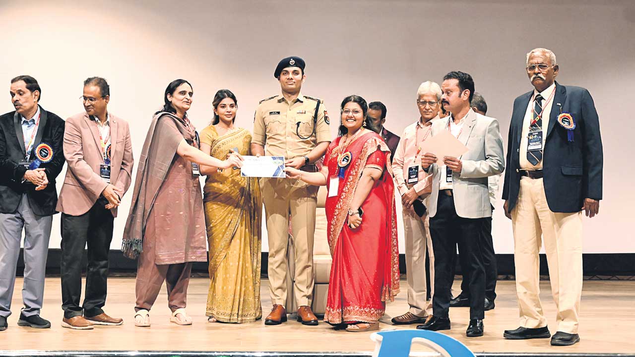 ప్రాక్టికల్‌ జ్ఞానం అవసరం