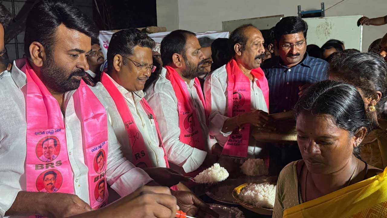 పేదల ఆకలి తీరుస్తున్న బీఆర్‌ఎస్‌ నేతలు