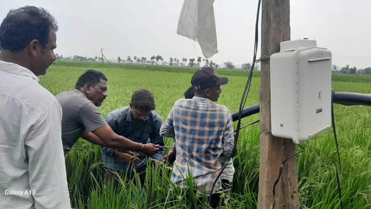 అడుగంటుతున్న భూగర్భ జలాలు అప్రకటిత విద్యుత్‌ కోతలు