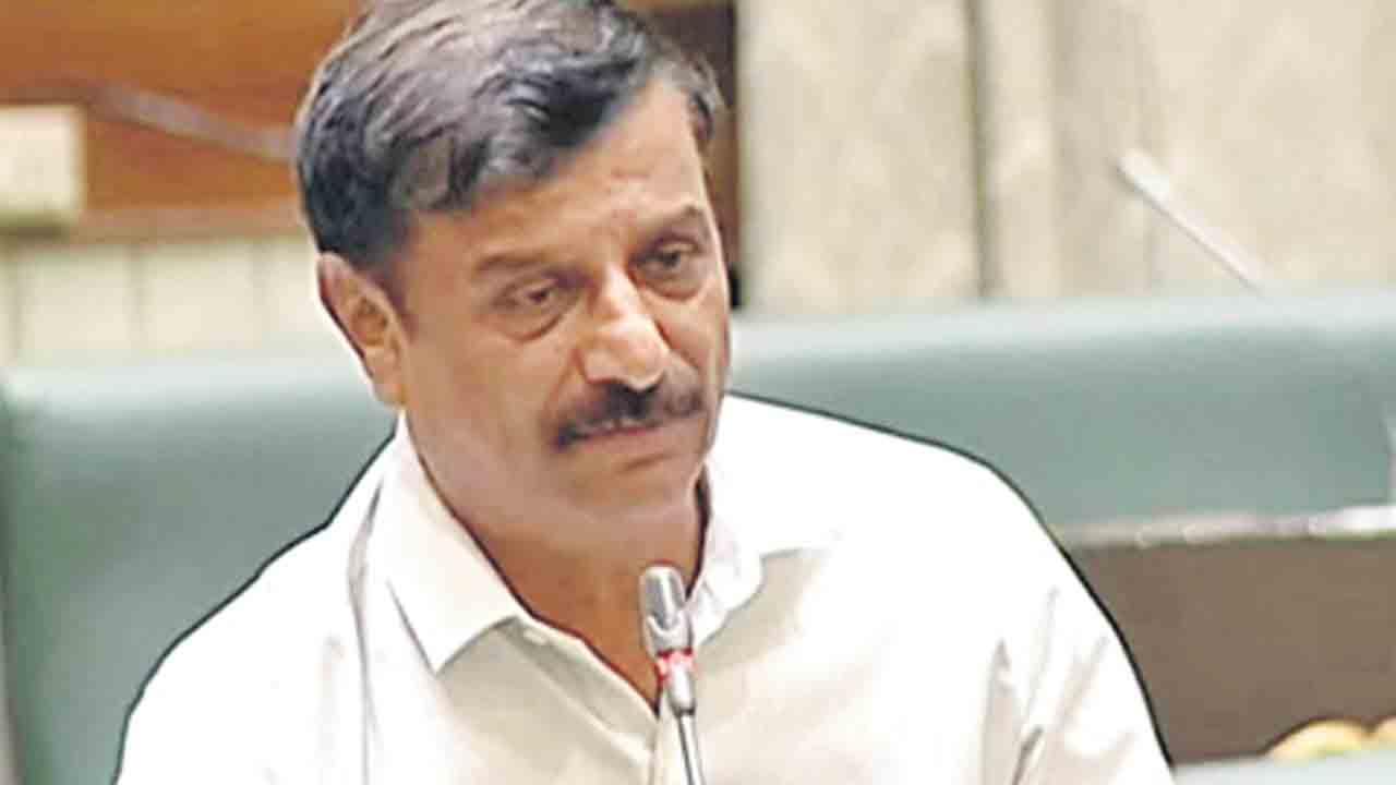 ఉప కాల్వలు పూర్తి చేసి ఆదుకోవాలి