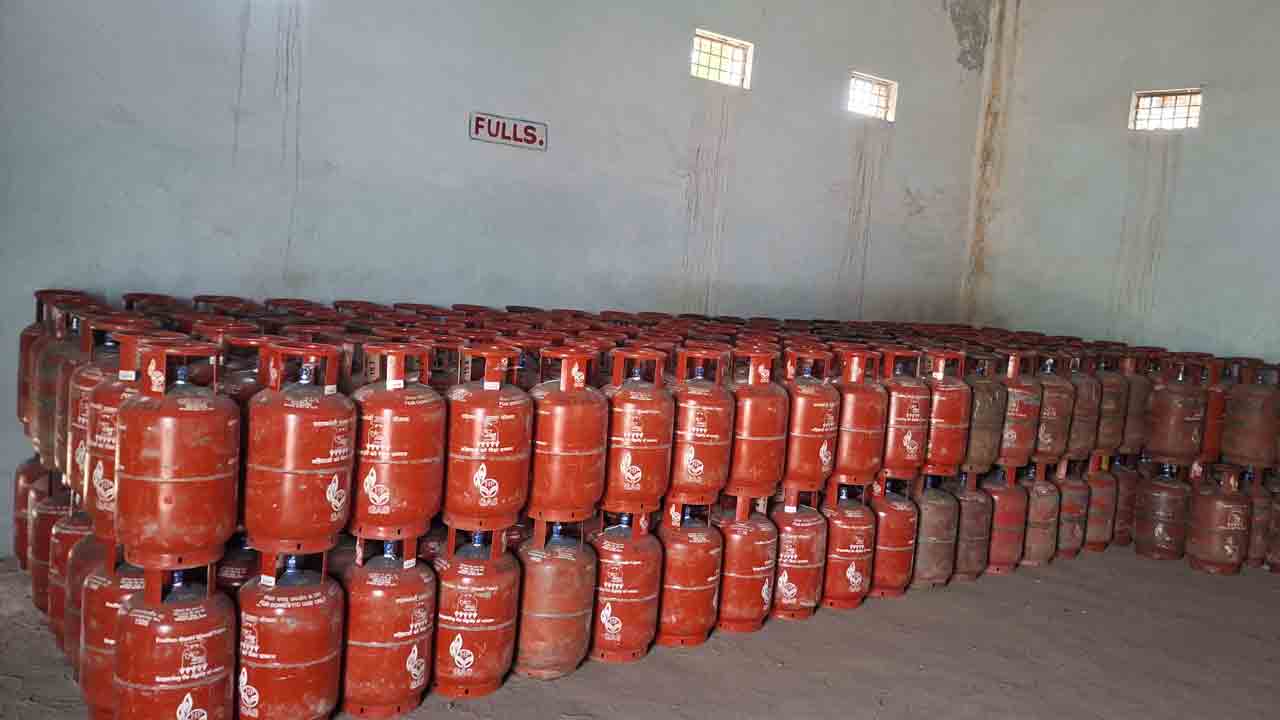 అయిజ ఏజెన్సీకి అదనపు సిలిండర్లు