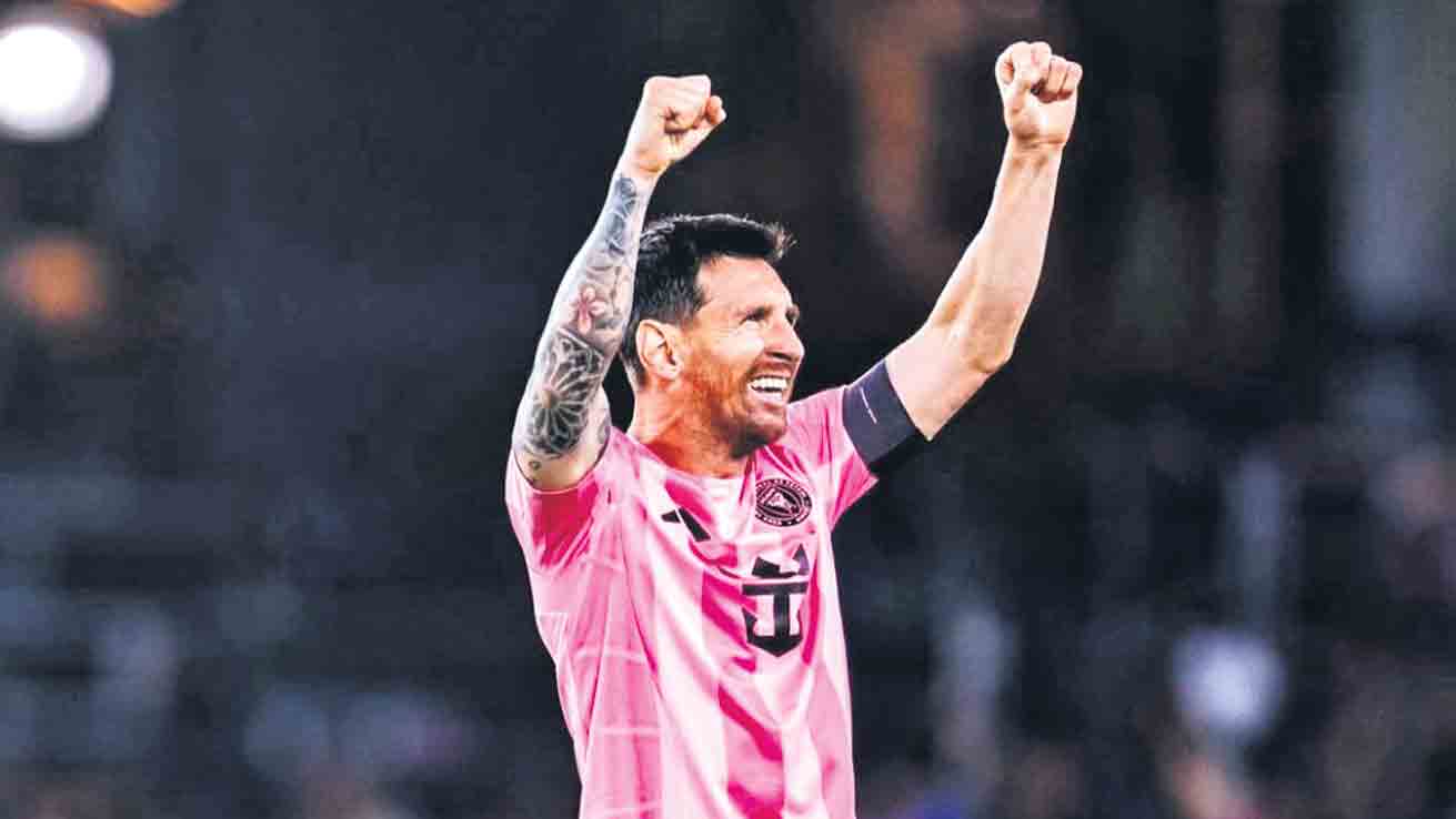 మెస్సీ @ 900.. రొనాల్డో సరసన చోటు