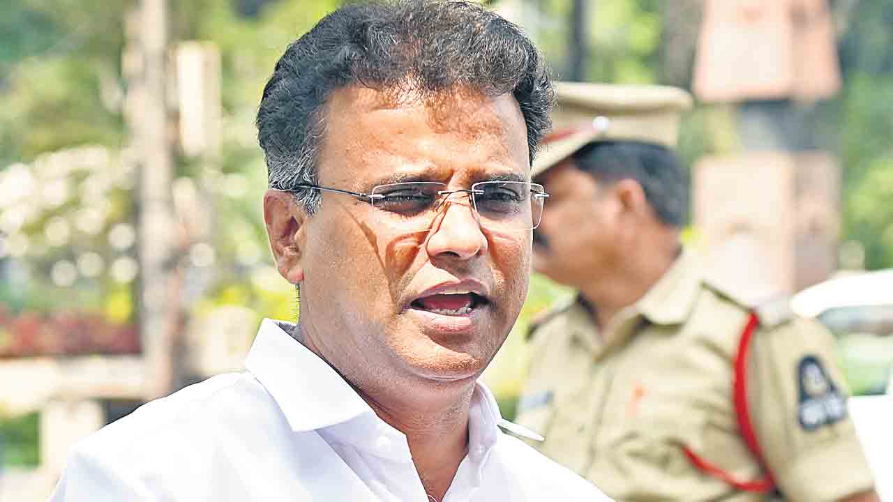 ఎమ్మెల్యే కడియంకు రాజకీయ సమాధి తథ్యం.. ఎమ్మెల్యే కేపీ వివేకానంద్‌గౌడ్‌