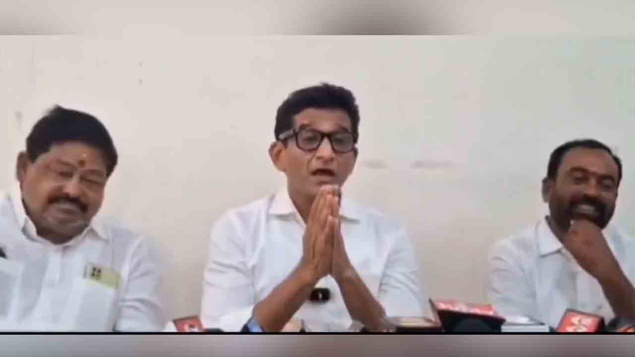 MLA Kalvakuntla Sanjay | మా జీవన్‌ రెడ్డి సాబ్‌ వస్తానంటే నా భుజాల మీద మోసుకొని తీసుకొస్తా: కోరుట్ల ఎమ్మెల్యే కల్వకుంట్ల సంజయ్‌