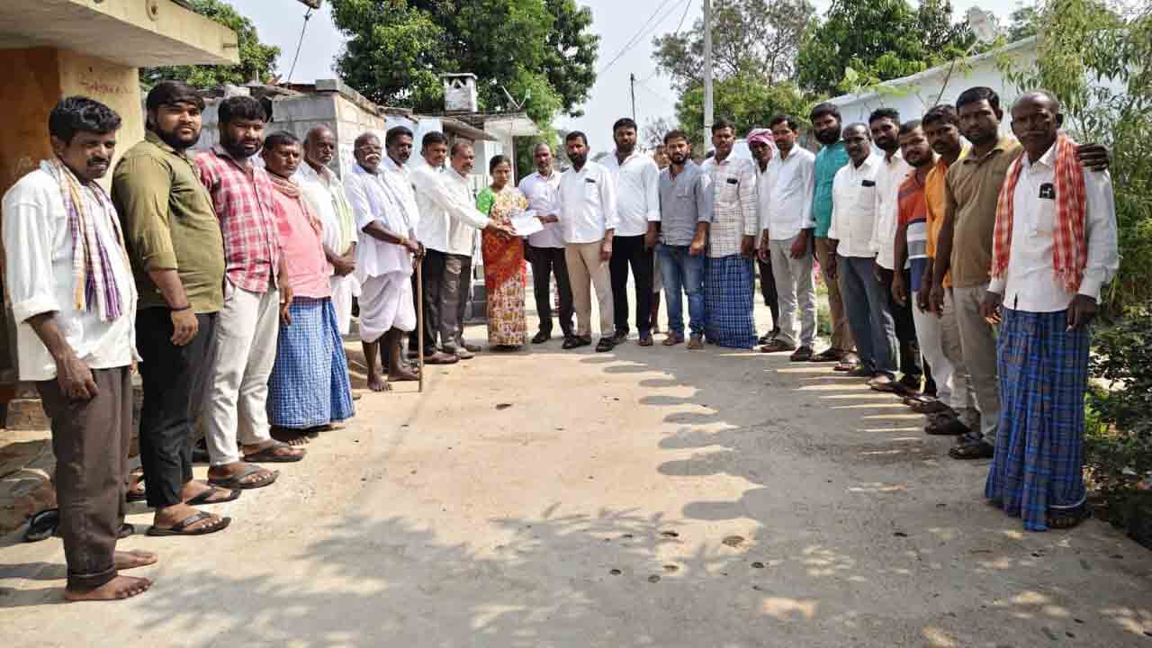 MLA Kotha Prabhakar Reddy | రోడ్డు ప్రమాదంలో తీవ్రగాయాలు.. బాధితుడికి అండగా ఎమ్మెల్యే కొత్త ప్రభాకర్‌ రెడ్డి