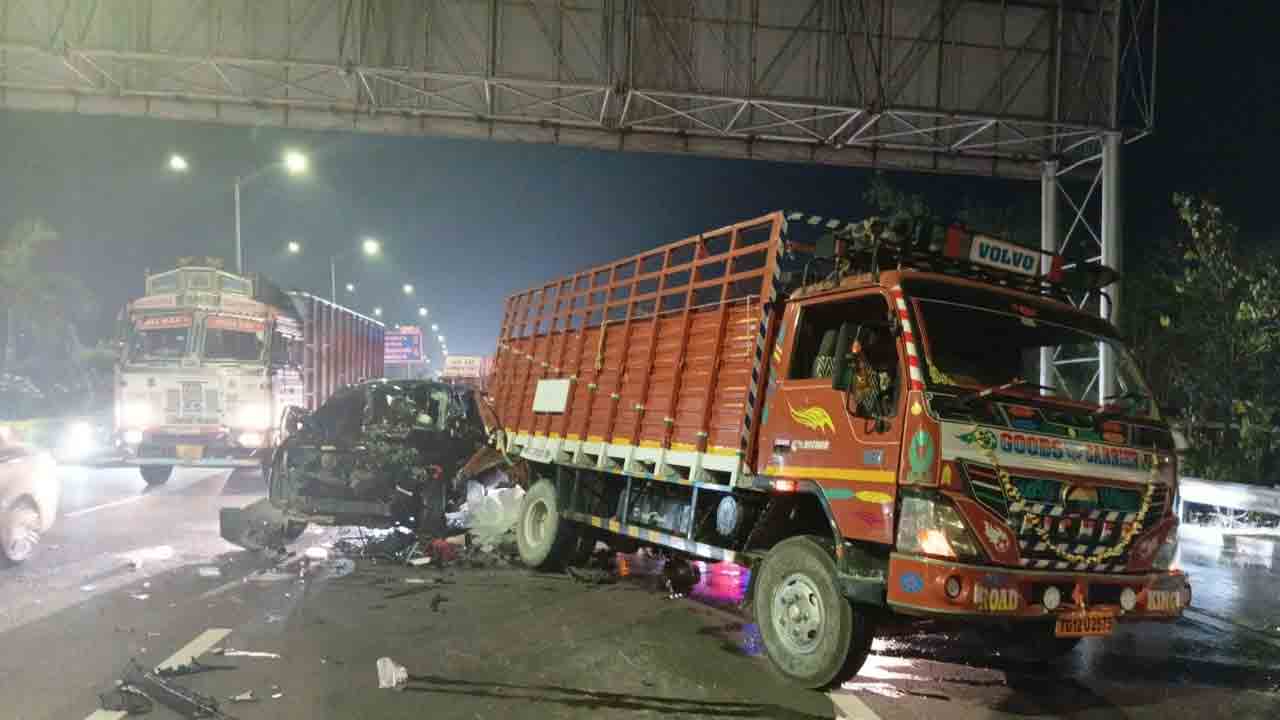 Maganti Gopinath | డీసీఎం వాహనాన్ని ఢీకొట్టిన మాగంటి గోపీనాథ్‌ కూతుళ్ల కారు