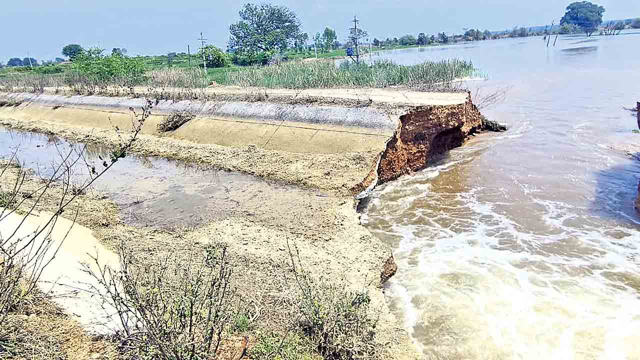 మల్లన్నసాగర్‌ ప్రధాన కాలువకు గండి