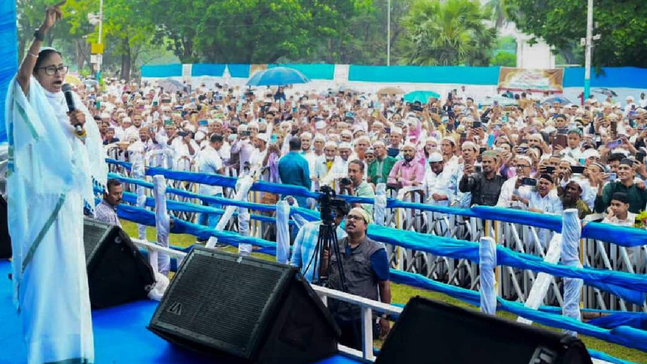 Mamata Banerjee | అతిపెద్ద చొరబాటుదారుడు మోదీయే.. ప్రధానిపై బెంగాల్ సీఎం మమత ఘాటు విమర్శలు