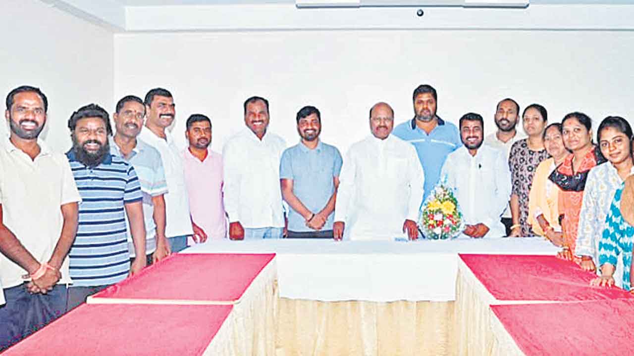 ఎన్నికేసులు పెట్టినా తగ్గేదేలే..