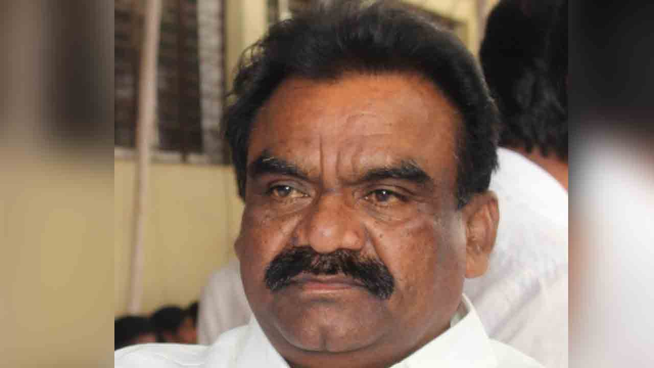 Mandula Samuel | ఎమ్మెల్యే మందుల సామ్యూల్ ఇంటిపై కోడిగుడ్లతో దాడి