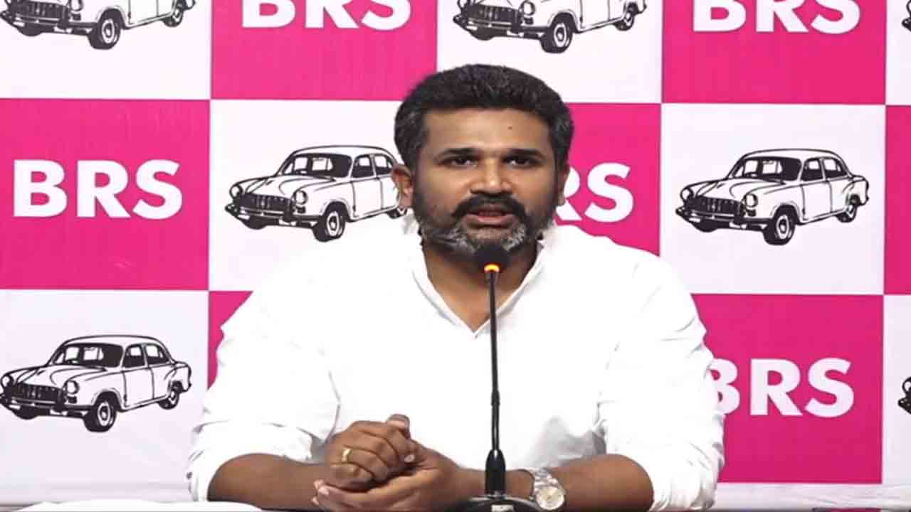 Manne krishank | జీతాలివ్వాలంటూ అంగన్‌వాడీ అక్కలు రోడ్డెక్కితే.. స్కాంగ్రేస్ ప్రభుత్వం వారి స్మార్ట్‌ఫోన్ల పైసలు కూడా మింగింది : మన్నె క్రిశాంక్‌