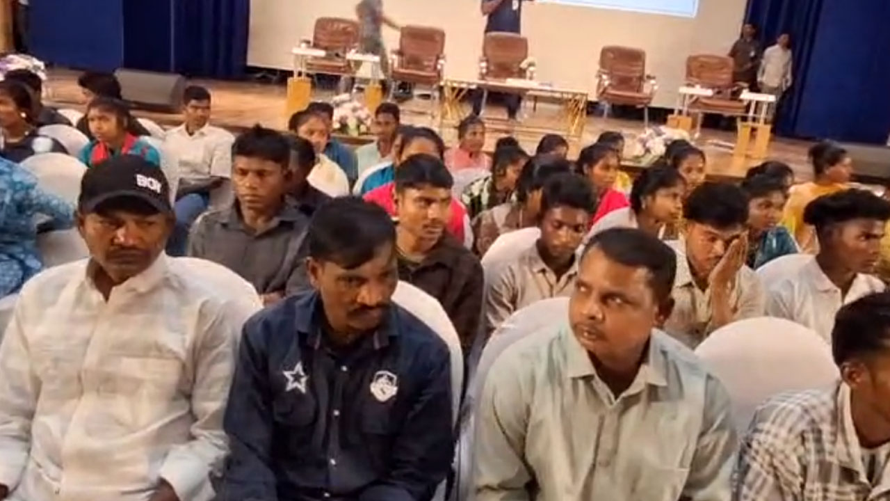 Massive surrender | భారీగా మావోయిస్టుల లొంగుబాటు..31 ఏకే 47, ఆయుధాలు అప్పగింత