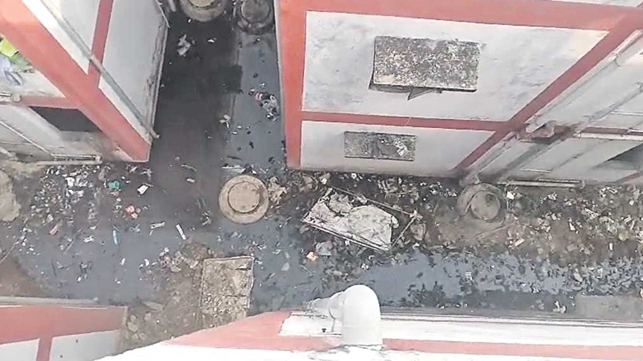 బాబోయ్‌.. ఈ కంపు భరించలేం