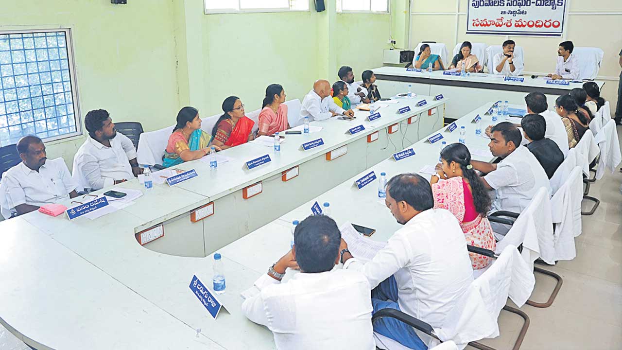 దుబ్బాకను ఆదర్శంగా తీర్చిదిద్దాలి