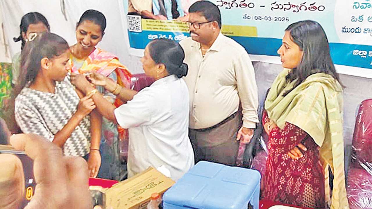 సర్వైకల్‌ క్యాన్సర్‌ నివారణకు హెచ్‌పీవీ వ్యాక్సిన్‌