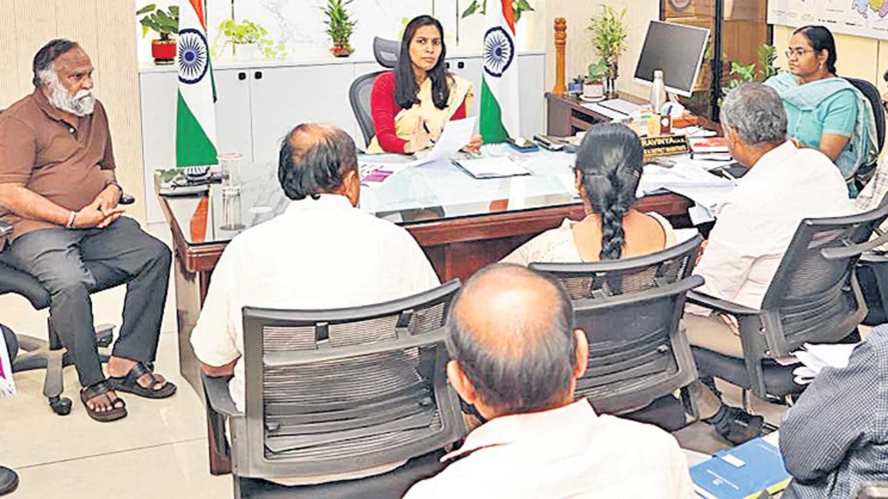 అభివృద్ధి పనులు వేగిరం చేయాలి