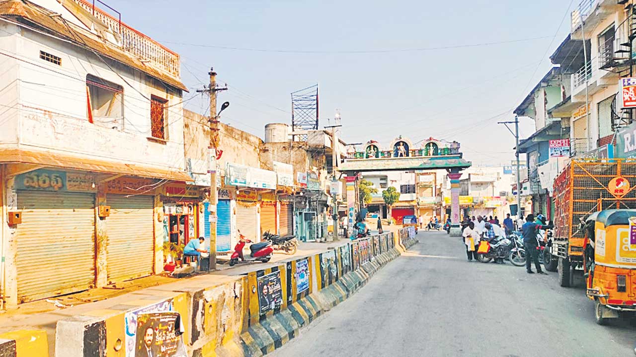 రేడియల్‌ రోడ్లు పూర్తయ్యేనా?