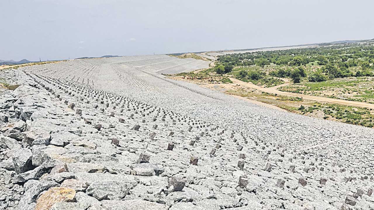 ఎక్కడ వేసిన గొంగడి అక్కడే!