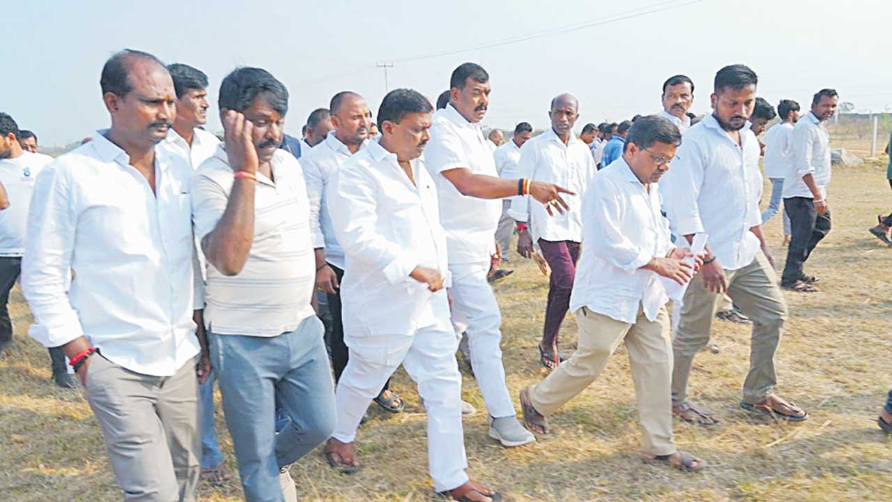 గజం భూమి లాక్కున్నా ఊరుకోం