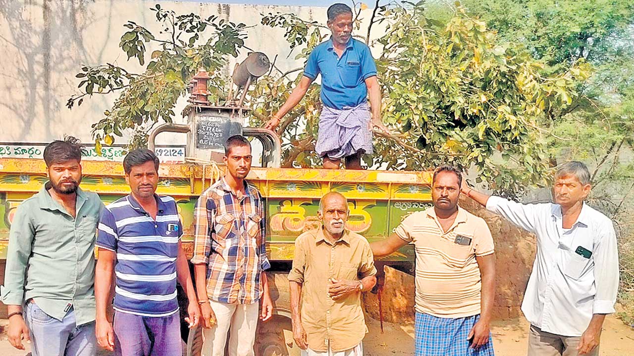 కాలుతున్న ట్రాన్స్‌ఫార్మర్లు