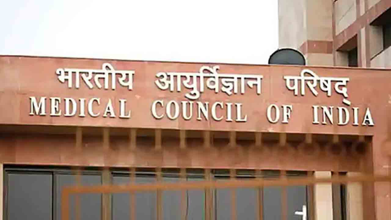 విద్యార్థుల ఆత్మహత్యల వివారాలు ఇవ్వండి