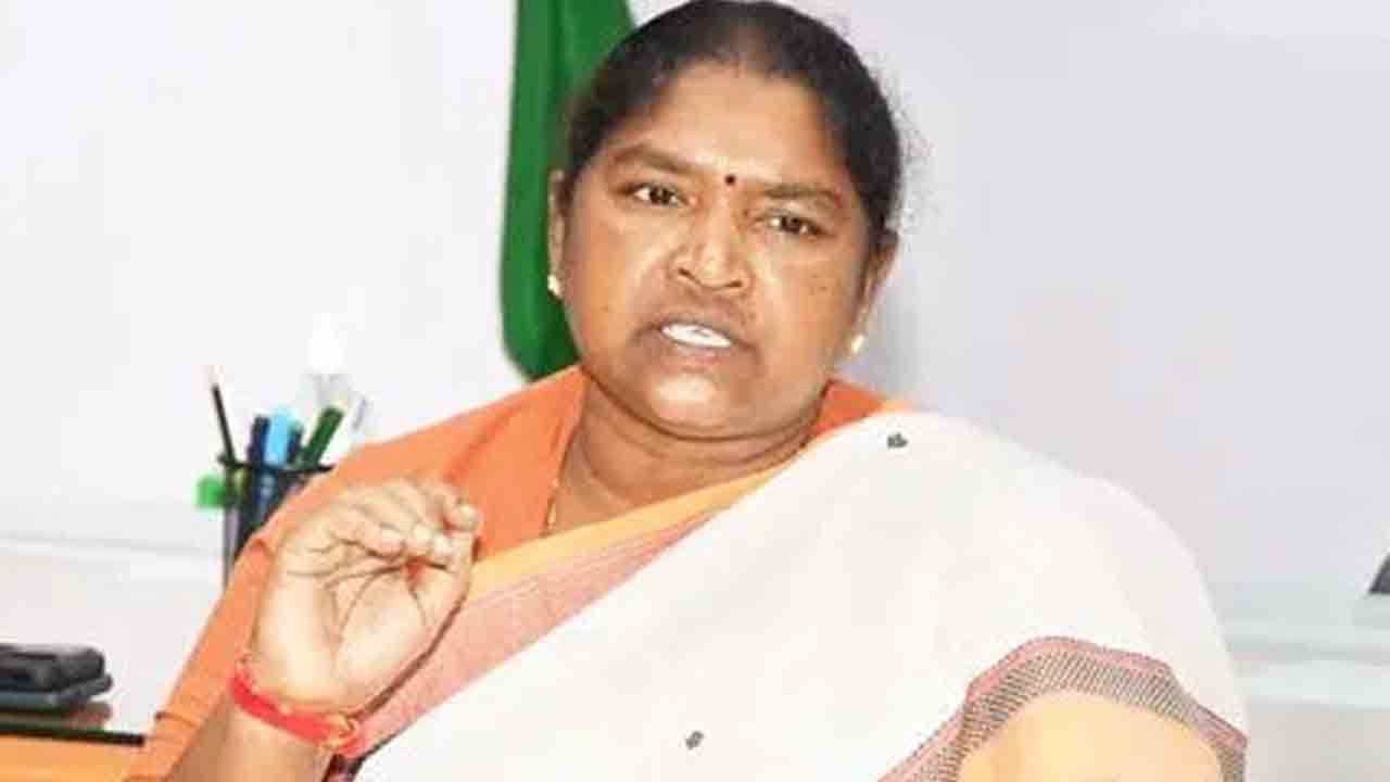 Minister Seethakka | గ్రామీణ మహిళలు ఉద్యోగార్థులు కాదు.. ఉద్యోగ సృష్టికర్తలు కావాలి : మంత్రి సీతక్క