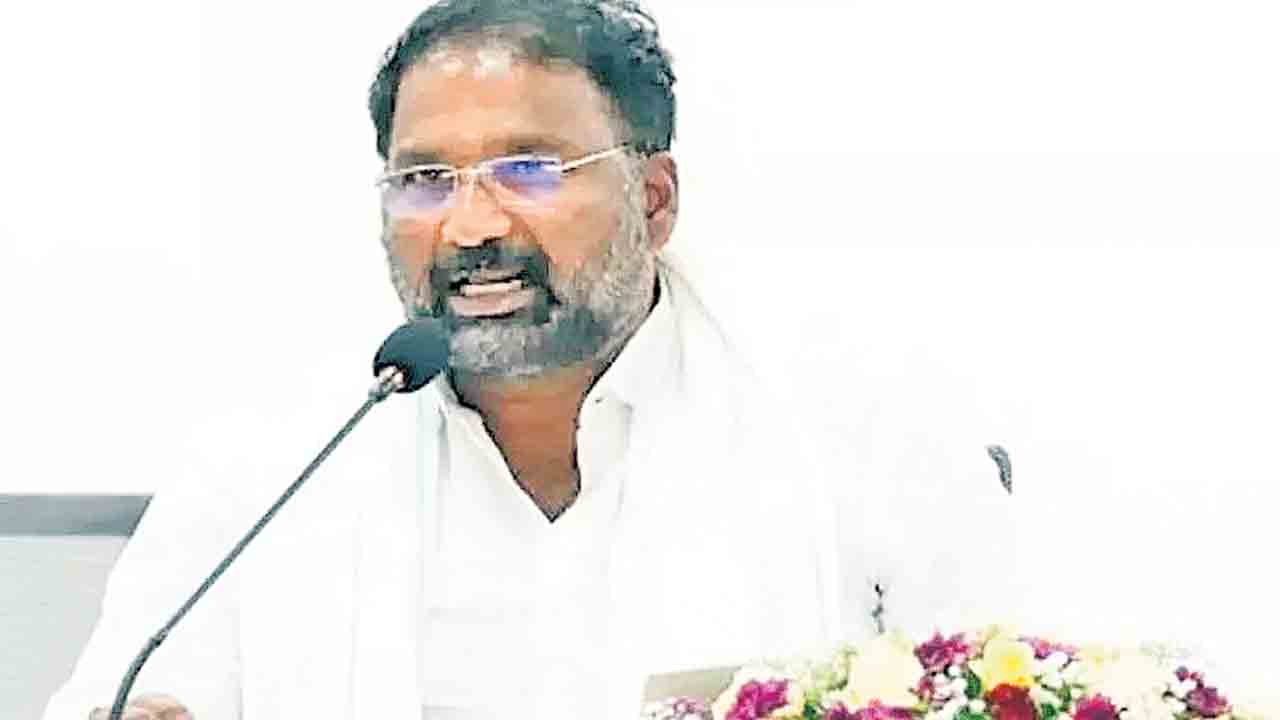 నన్ను చంపాలని చూసిండ్రు : వాకిటి శ్రీహరి