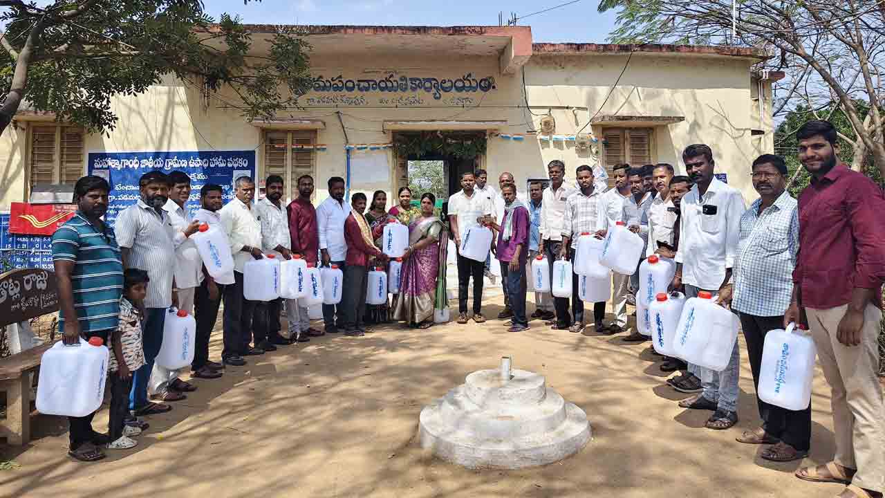 Mission Bhageeratha | ప్రతి రోజు మిషన్ భగీరథ నీరు.. గ్రామంలోని ప్రతీ ఇంటికి వాటర్ క్యాన్‌