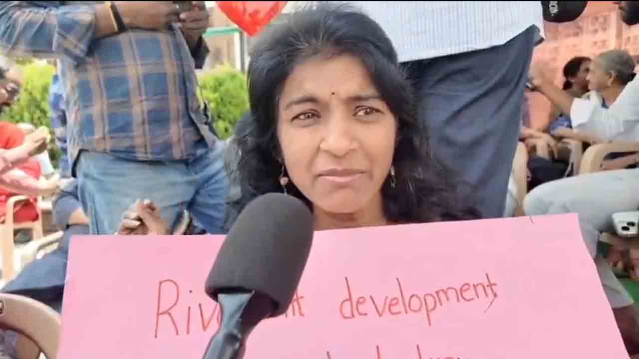 Musi Victim | చిన్న పిల్లల ఆటల్లాగా ఉందా..? రేవంత్ రెడ్డికి చిన్నప్పటినుండి సరైన గురువు లేడేమో.. మూసీ బాధితురాలు