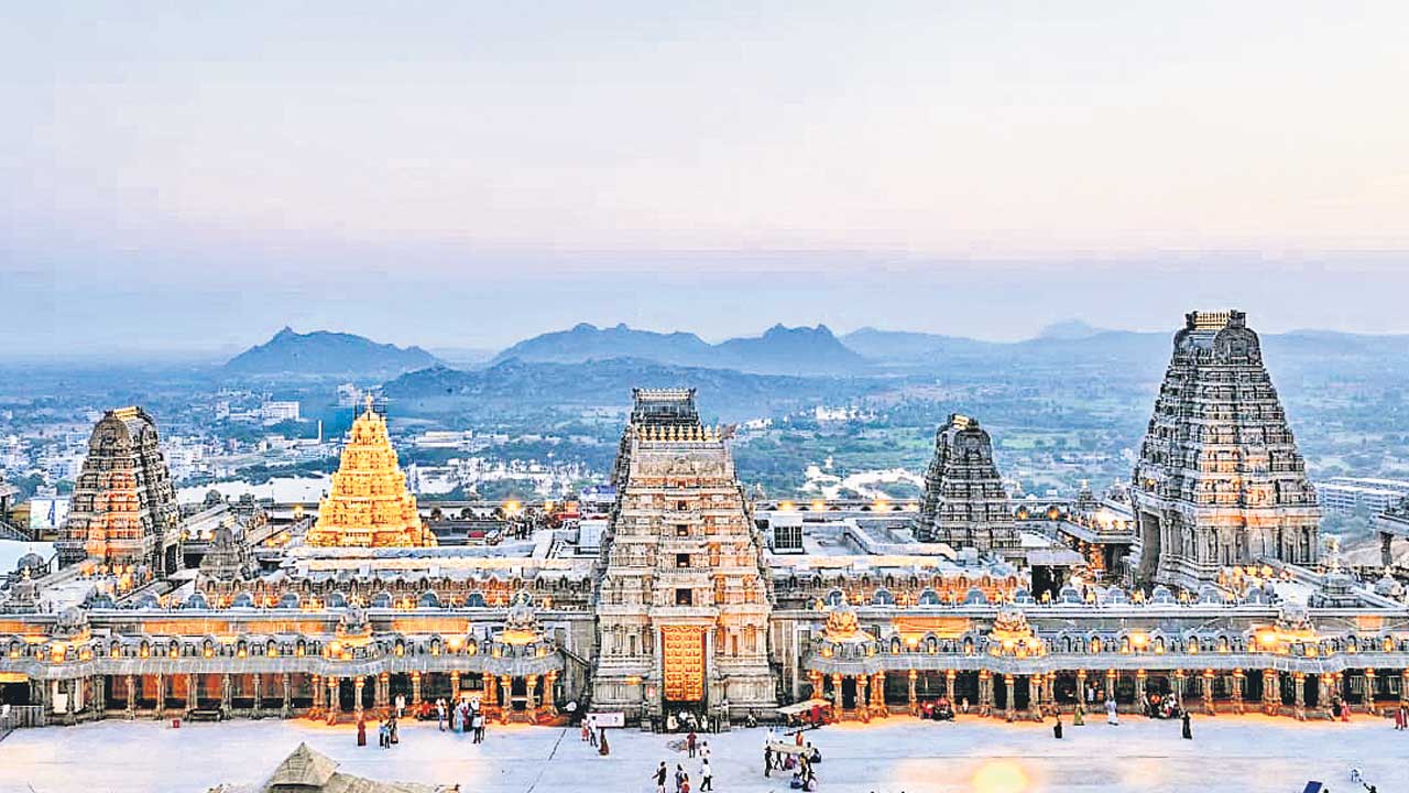 గుట్ట పూర్వ ఉద్యోగులను రప్పించాలి