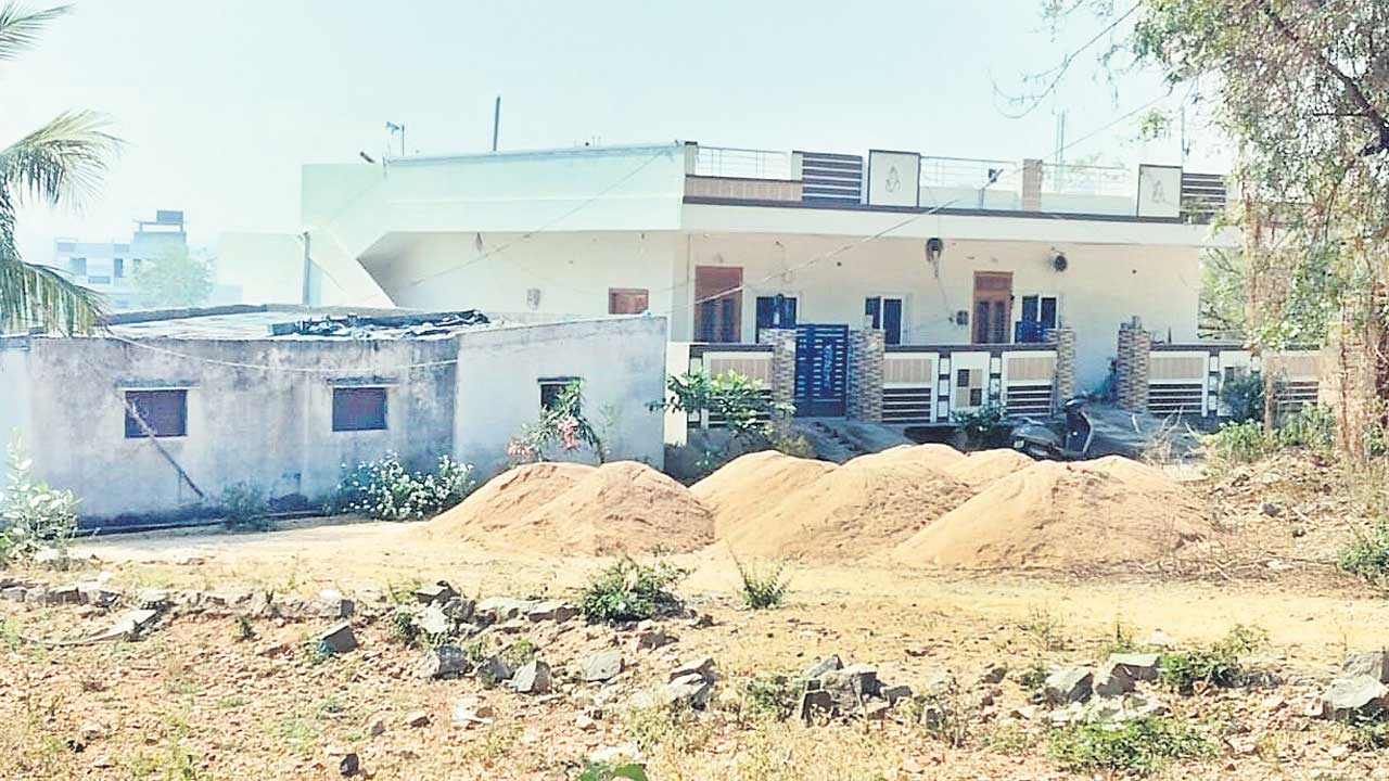 ఆగని ఇసుక దందా!