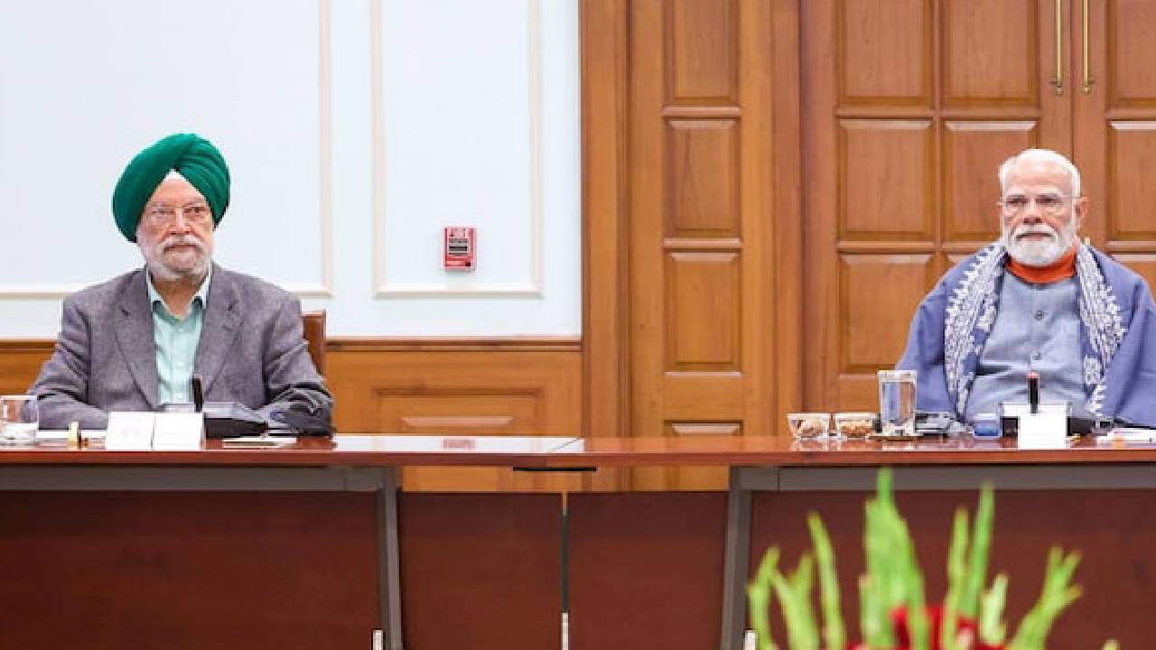 PM Modi | చమురు ధరల సమీక్ష.. విదేశాంగ శాఖ, చమురు శాఖ మంత్రులతో ప్రధాని మోదీ భేటీ