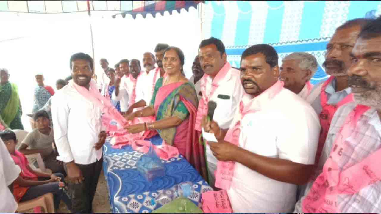 Padmadevender Reddy | బీఆర్‌ఎస్‌లోకి కాంగ్రెస్ కార్యకర్తలు.. ప్రతి కార్యకర్తకు అండగా నిలుస్తానని పద్మా దేవేందర్ రెడ్డి హామీ