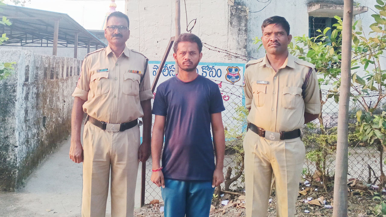 Arrest | జైనూర్‌ మండలంలో గిరిజన నాయకుల ముందస్తు అరెస్ట్‌