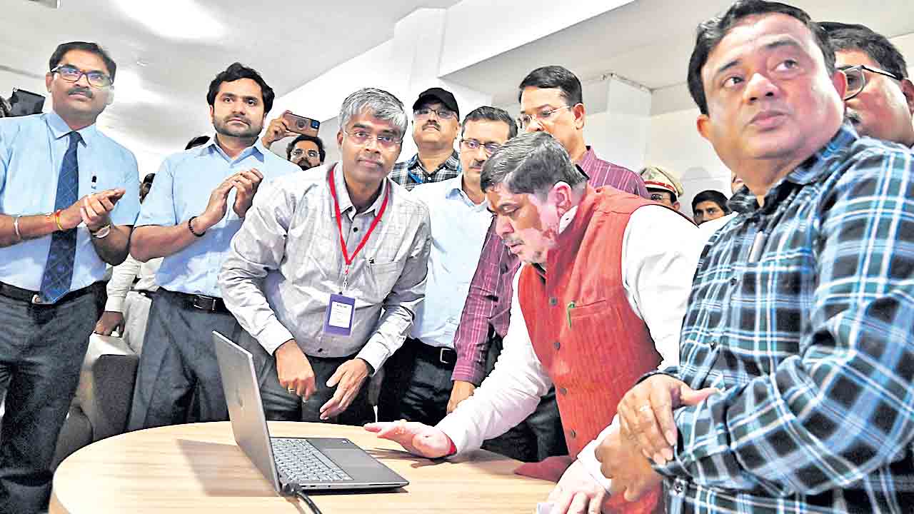 ప్రభుత్వ పరిధిలోనే ఆర్టీసీ విలీనం.. వాహన్‌ పోర్టల్‌ ప్రారంభోత్సవంలో మంత్రి పొన్నం ప్రభాకర్‌