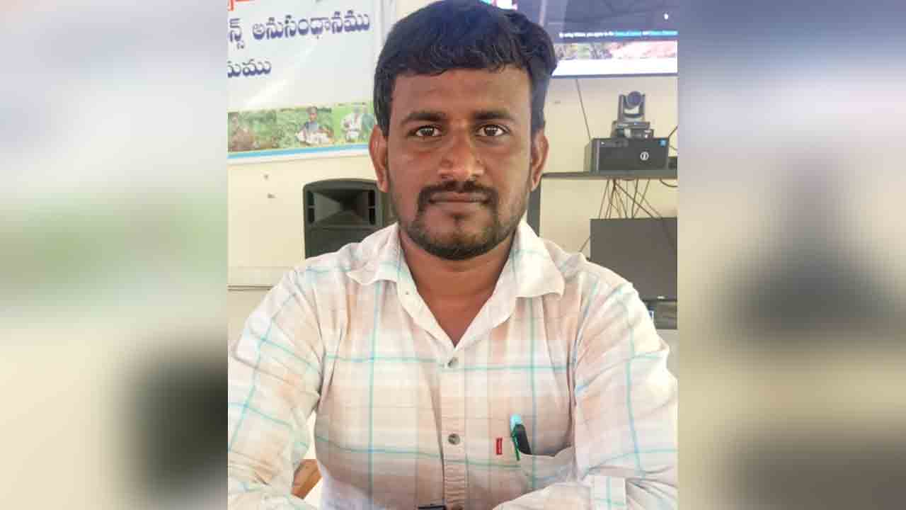 Rythu Bharosa | రైతు భరోసా పథకానికి దరఖాస్తులు చేసుకోవాలి : వ్యవసాయ అధికారి నరేష్