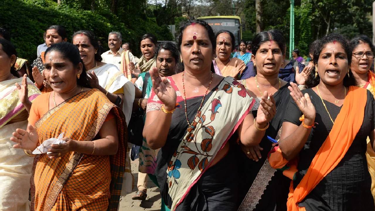Sabarimala Temple | కేరళం ప్రభుత్వం యూ టర్న్.. శబరిమల ఆలయంలోకి మహిళల ప్రవేశంపై సంచలన నిర్ణయం