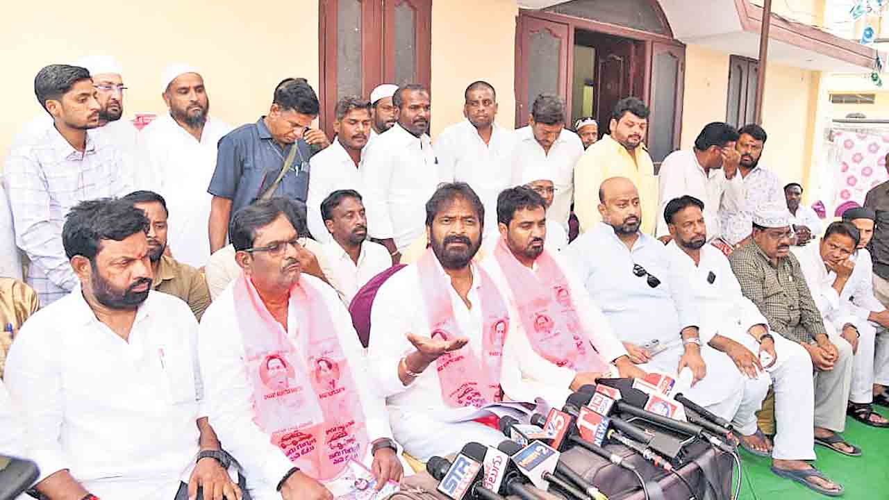 గ్యారెంటీల ఊసేలేదు .. శ్రీనివాస్‌గౌడ్‌