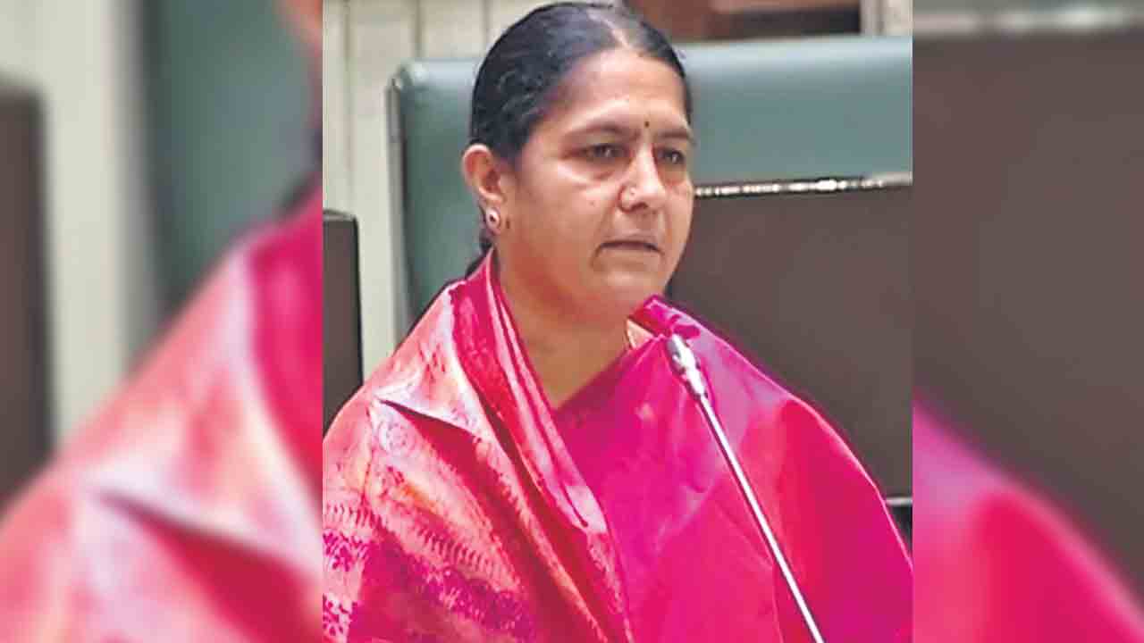 డబుల్‌ బెడ్‌రూం ఇండ్లు పంపిణీ చేయాలి