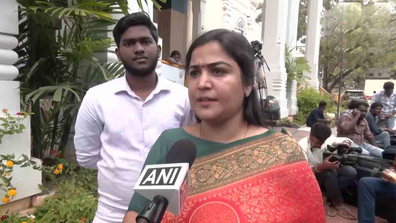 TVK Vijay | విజయ్‌ పార్టీ క్యాడర్, మహిళా నేతలను కలవడం లేదు : రంజనా నచియార్‌