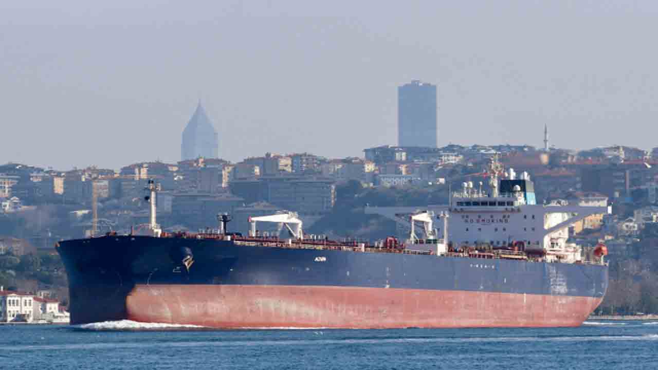 Tanker with Russian oil struck | రష్యా చమురుతో వెళ్తున్న ట్యాంకర్‌పై.. డ్రోన్‌ బోటు దాడి