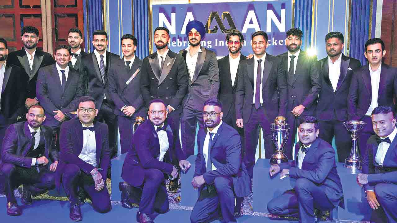 గిల్‌, మంధాన మెరిసె.. అత్యుత్తమ క్రికెటర్‌ అవార్డులు కైవసం