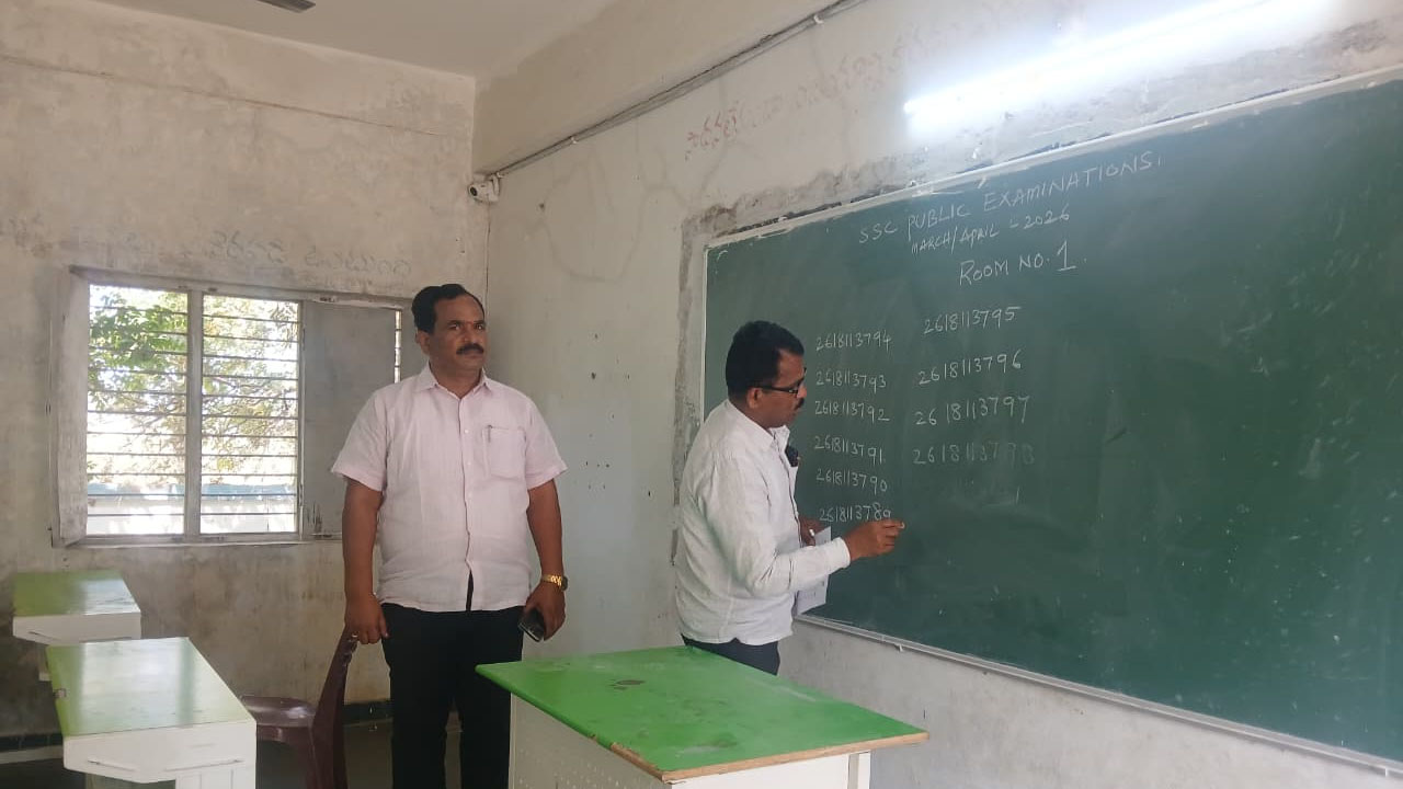 SSC Exams | రేపటి నుంచి పది పరీక్షలు.. కేంద్రాలను పరిశీలించిన ఎంఈవో