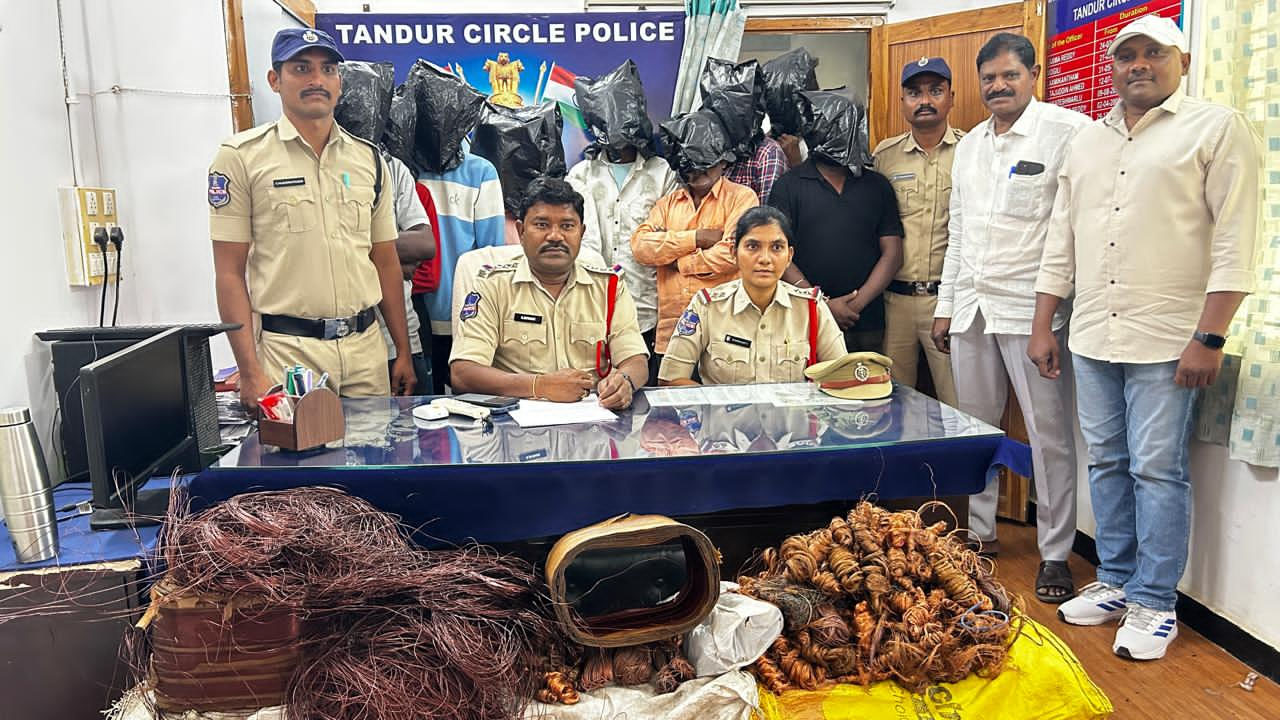 Copper Thieves | కాపర్ దొంగల ముఠా సభ్యుల అరెస్ట్ : సీఐ దేవయ్య వెల్లడి