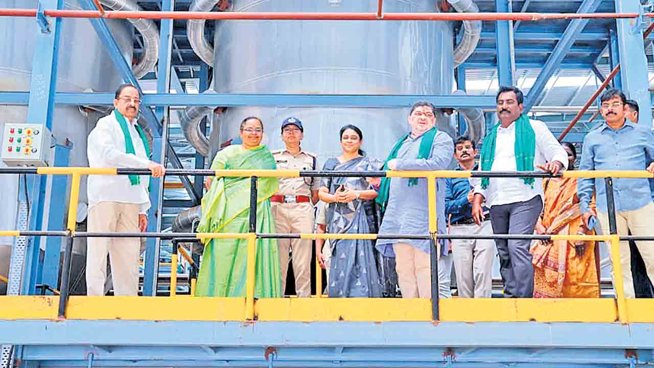 రైతులు వరి సాగు చేయొద్దు.. వరిని వదలకపోతే మీకే నష్టం.. మంత్రి తుమ్మల వెల్లడి