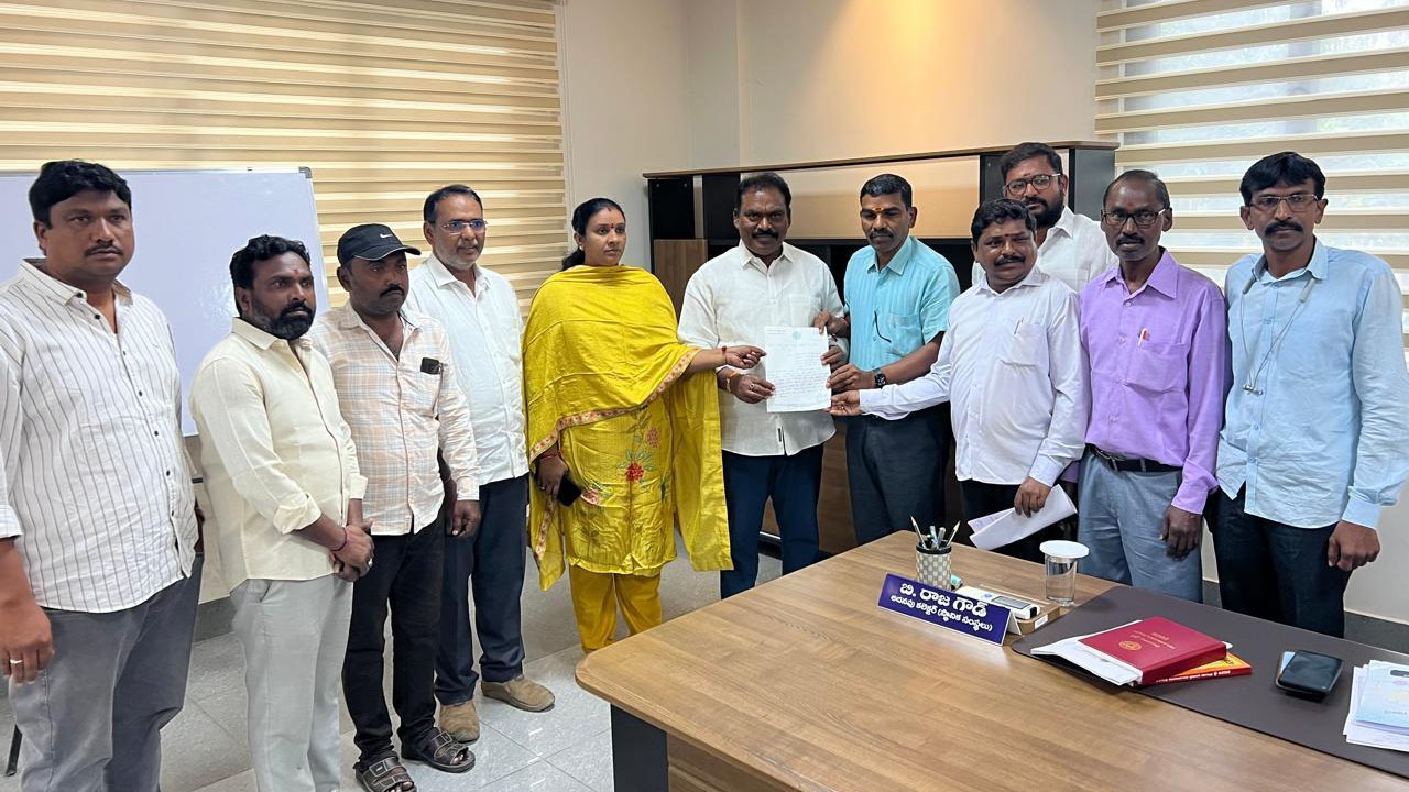 Former MLA Ravi Shanker | పులిని బంధించి సురక్షితమైన ప్రాంతానికి తరిలించాలి : మాజీ ఎమ్మెల్యే రవి శంకర్‌