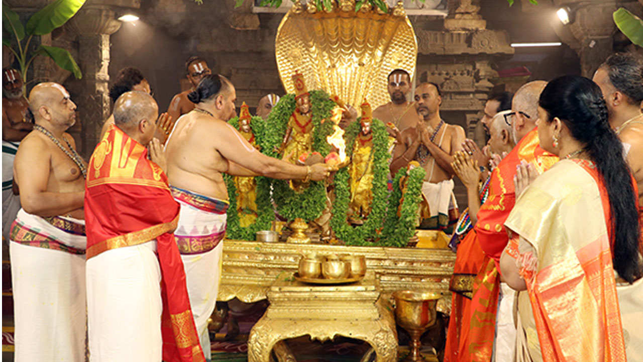 Sri Rama Navami | తిరుమలలో ఘనంగా శ్రీరామచంద్ర స్వామి ఉత్సవమూర్తులకు స్నపన తిరుమంజనం