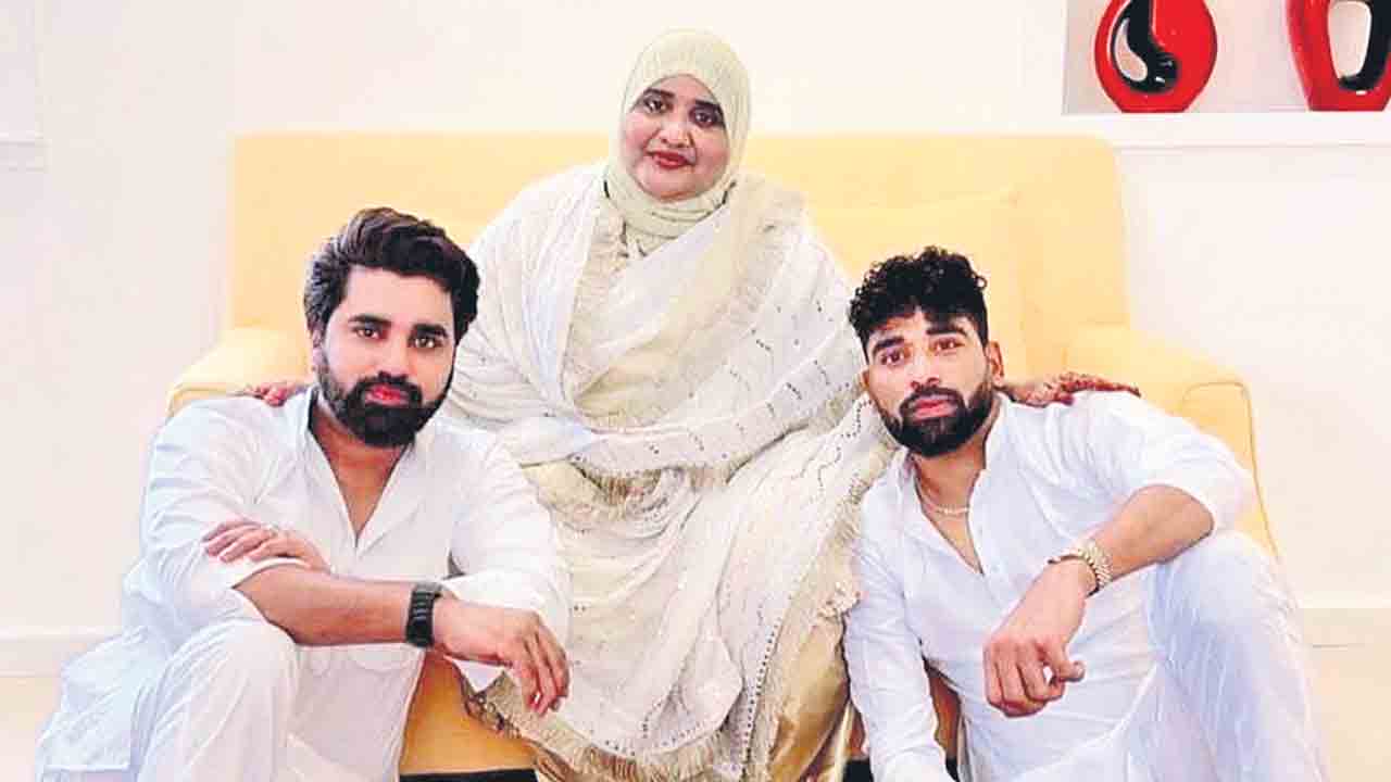 ఈద్‌ ముబారక్‌ పర్వదినం సందర్భంగా.. సందడి చేసిన మహమ్మద్‌ సిరాజ్‌